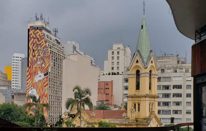 Às vezes uma coisa, às vezes outra